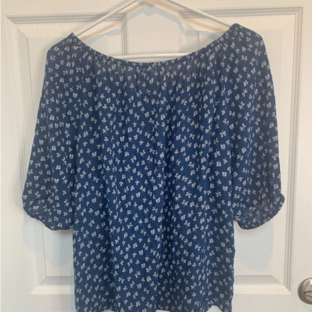 Velvet by Graham and Spencer Blue and White Floral Off the Shoulder Blouse Sz L